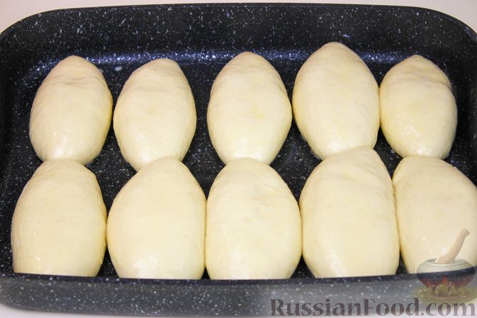 Фото приготовления рецепта: Пирожки с капустой (в духовке) - шаг №11