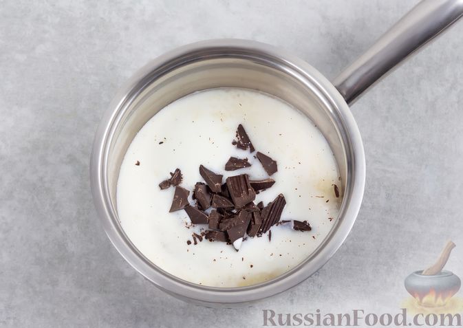 Фото приготовления рецепта: Творожно-сливочный десерт с шоколадом и кофе - шаг №3