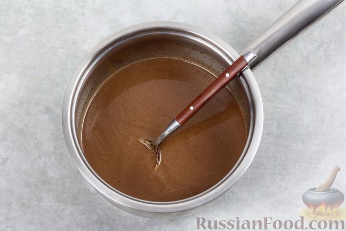 Фото приготовления рецепта: Творожно-сливочный десерт с шоколадом и кофе - шаг №5