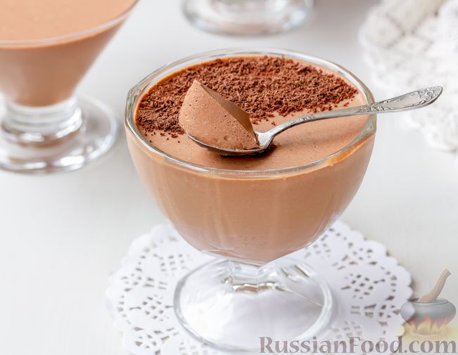 Фото приготовления рецепта: Творожно-сливочный десерт с шоколадом и кофе - шаг №9