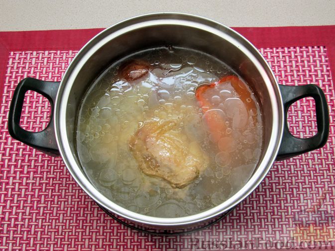 Фото приготовления рецепта: Гречневый суп с курицей и болгарским перцем - шаг №5