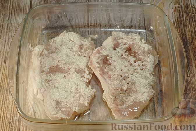 Фото приготовления рецепта: Мясо по-французски с помидорами, грибами и картофельным пюре - шаг №9