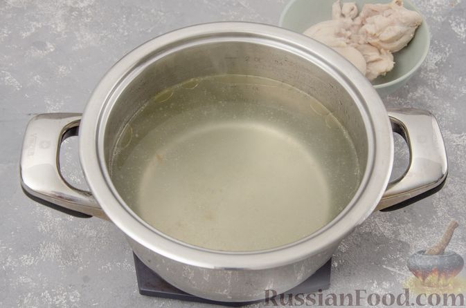 Фото приготовления рецепта: Куриный суп с гречневой крупой и овощами - шаг №5