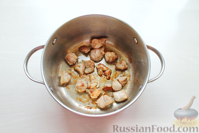 Фото приготовления рецепта: Гороховый суп с обжаренной свининой и копчёными ребрышками - шаг №3