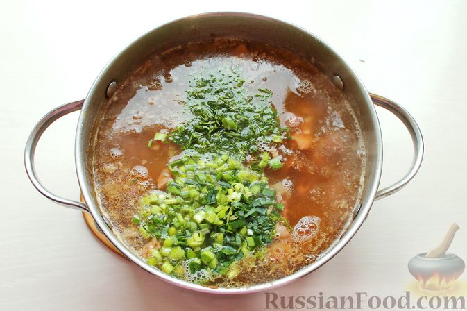Фото приготовления рецепта: Гороховый суп с обжаренной свининой и копчёными ребрышками - шаг №12