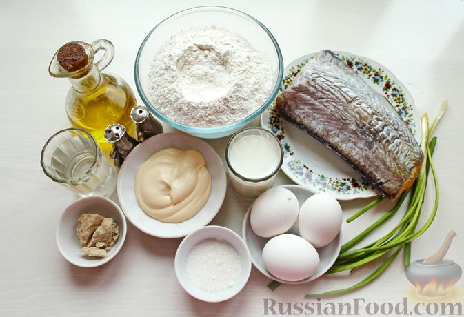 Фото приготовления рецепта: Дрожжевые пирожки с рыбой, варёными яйцами и зелёным луком - шаг №1