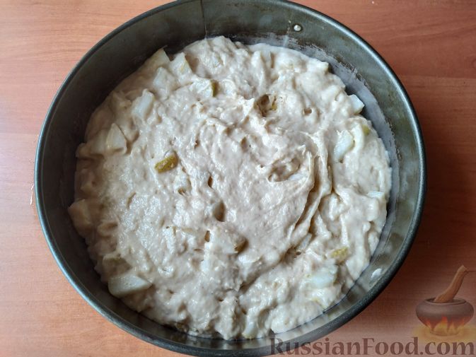Фото приготовления рецепта: Грушевый пирог на кефире, с песочной крошкой - шаг №11