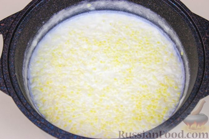 Фото приготовления рецепта: Каша "Дружба" из пшена и риса, на молоке - шаг №5