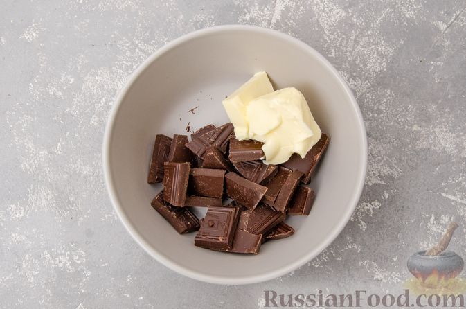 Фото приготовления рецепта: Профитроли со сливочным кремом и шоколадной глазурью - шаг №18