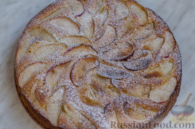 Фото приготовления рецепта: Пирог с яблоками и корицей - шаг №15