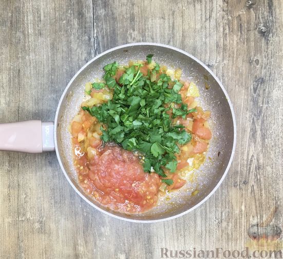 Фото приготовления рецепта: Суп из красной чечевицы с помидорами - шаг №7