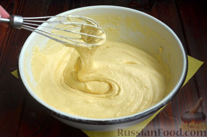 Фото приготовления рецепта: Лимонный кекс с сиропом - шаг №8