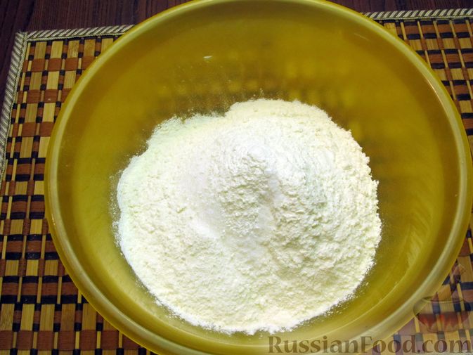 Фото приготовления рецепта: Закрытый пирог из песочного теста с капустной начинкой - шаг №2