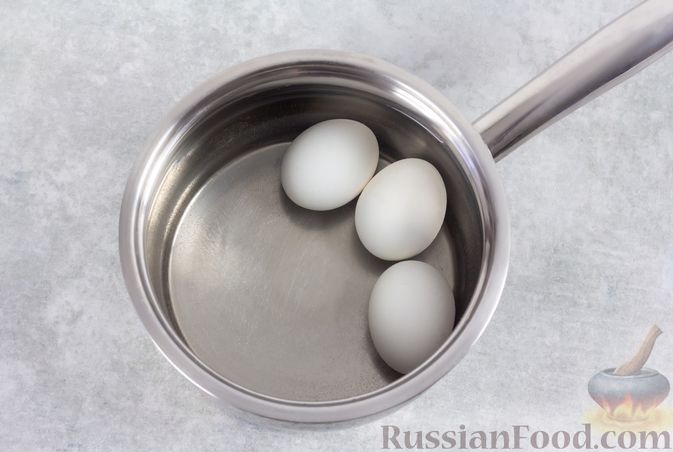 Фото приготовления рецепта: Паштет из свеклы, варёных яиц и творога - шаг №3