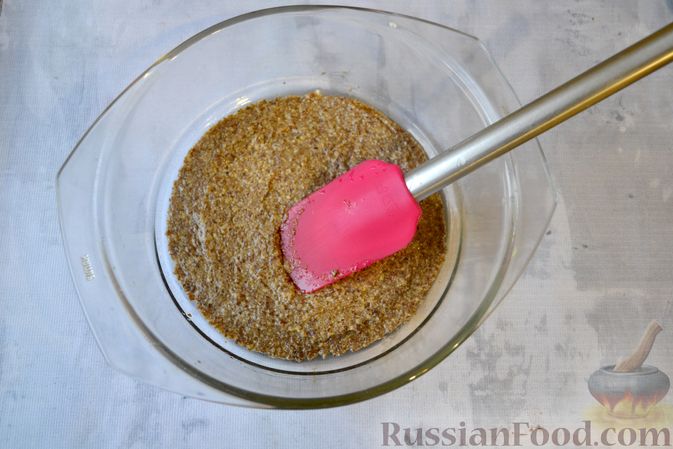 Фото приготовления рецепта: Льняная лепёшка без пшеничной муки (в микроволновке) - шаг №11