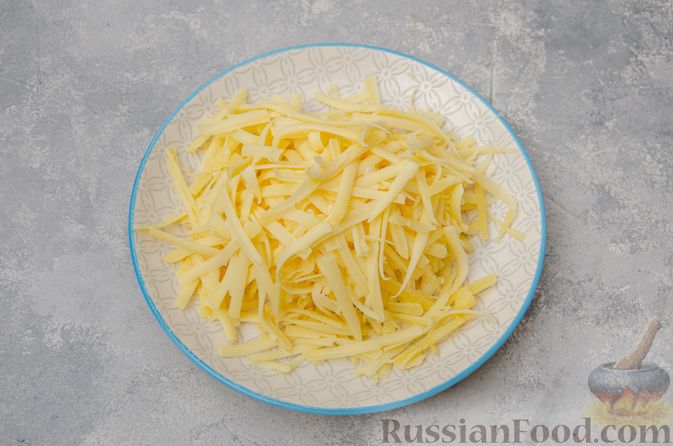Фото приготовления рецепта: Запеканка из макарон с соусом бешамель и сыром - шаг №8
