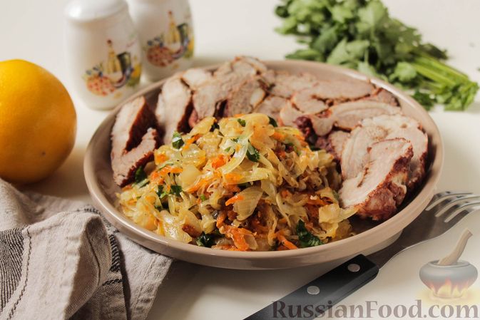 Фото приготовления рецепта: Запечённая квашеная капуста с морковью и луком - шаг №7