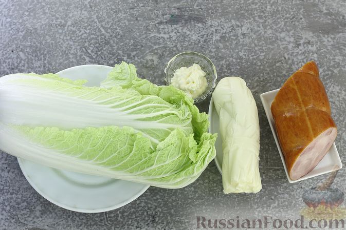 Фото приготовления рецепта: Салат с пекинской капустой, ветчиной и сыром сулугуни - шаг №1