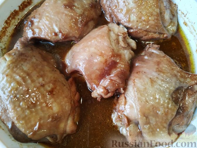 Фото приготовления рецепта: Курица, запечённая в маринаде из гранатового сока - шаг №5