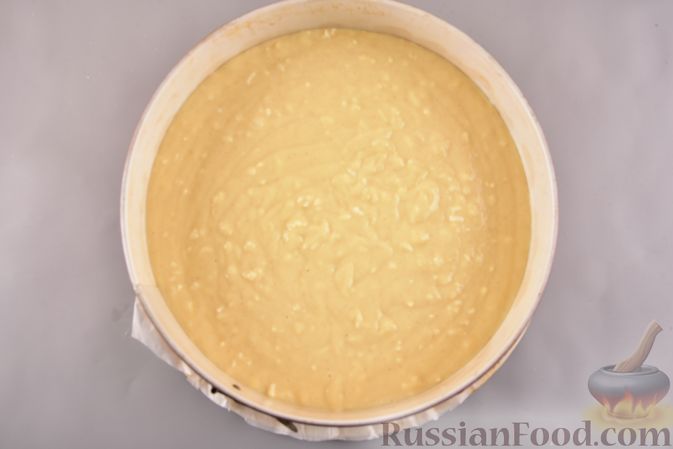 Фото приготовления рецепта: Несладкий манник на кефире, с плавленым сыром - шаг №7