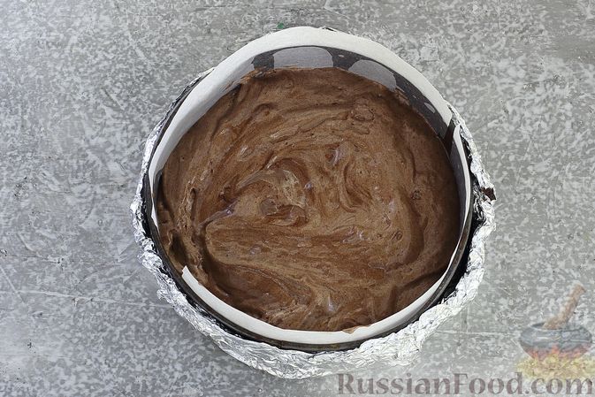 Фото приготовления рецепта: Шоколадный муссовый торт с бисквитом - шаг №12
