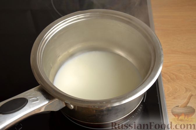 Фото приготовления рецепта: Чай каркаде с молоком - шаг №4