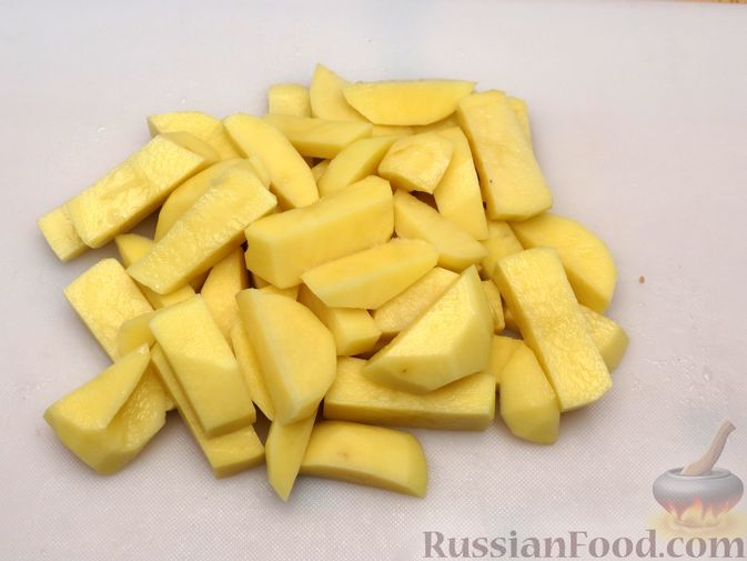 Фото приготовления рецепта: Картофельная запеканка с сёмгой и сырно-сливочным соусом - шаг №5