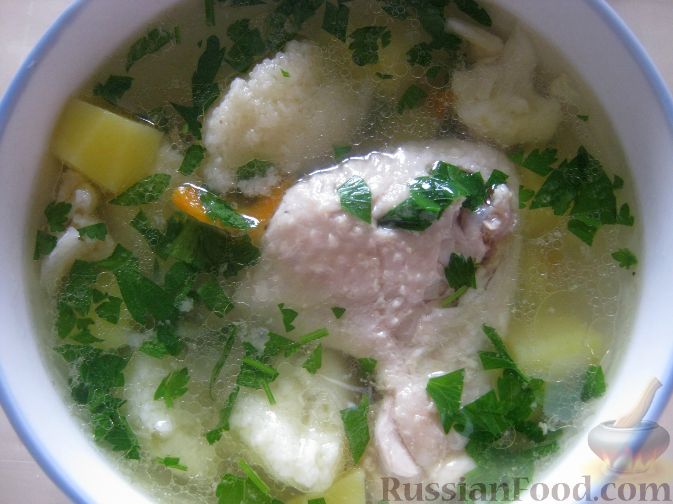 Фото к рецепту: Суп "Куриная радость" с клецками и цветной капустой