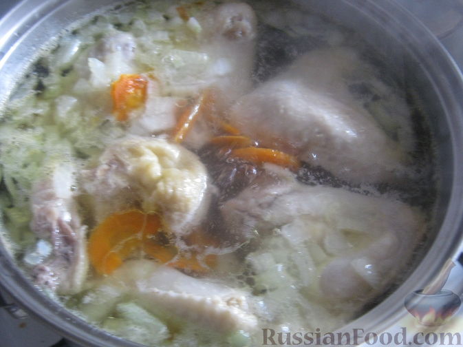 Фото приготовления рецепта: Суп "Куриная радость" с клецками и цветной капустой - шаг №5