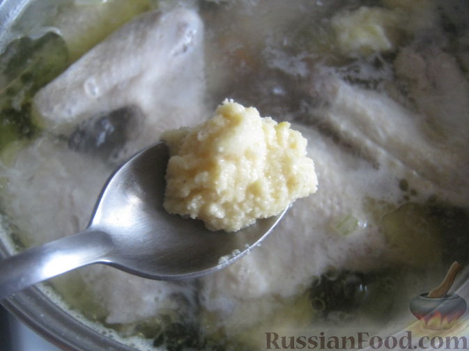 Фото приготовления рецепта: Суп "Куриная радость" с клецками и цветной капустой - шаг №8