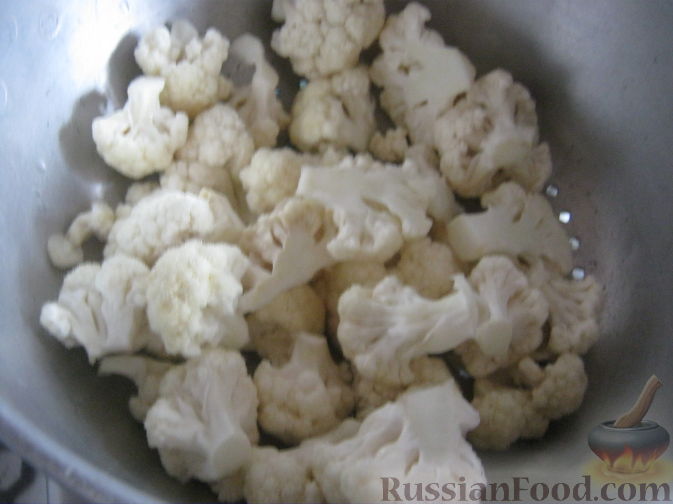 Фото приготовления рецепта: Суп "Куриная радость" с клецками и цветной капустой - шаг №4