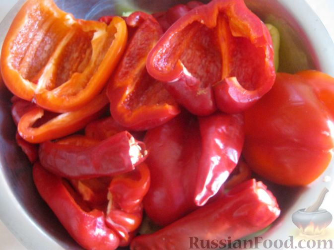 Фото приготовления рецепта: Салат из баклажанов на зиму "Тещин язык" - шаг №4