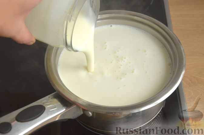 Фото приготовления рецепта: Творожный сыр из молока и кефира - шаг №3