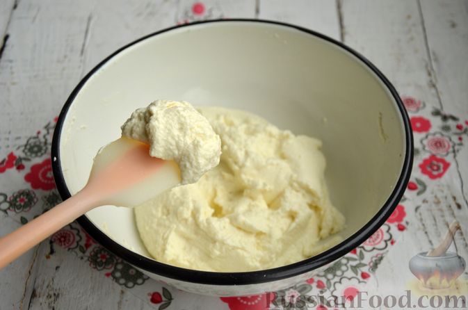 Фото приготовления рецепта: Творожный сыр из молока и кефира - шаг №10