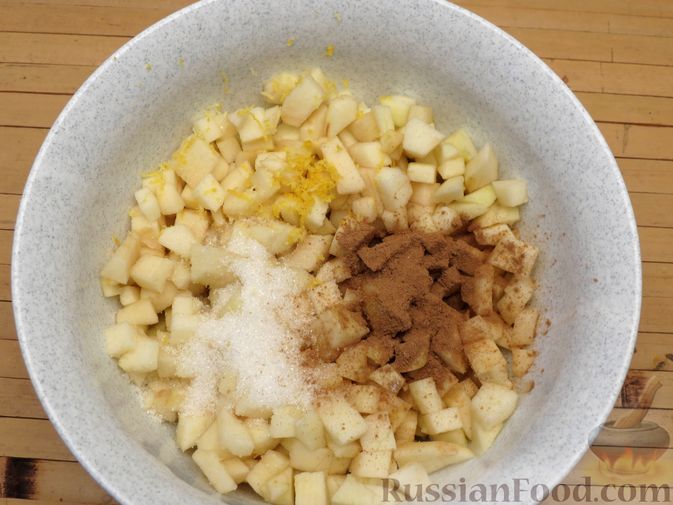 Фото приготовления рецепта: Пирожки с яблоками, из песочного теста на сметане - шаг №6