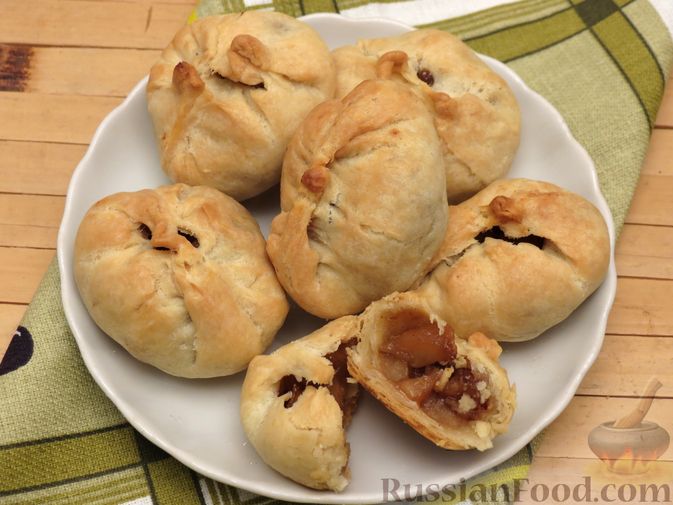 Фото приготовления рецепта: Пирожки с яблоками, из песочного теста на сметане - шаг №14