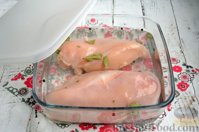 Фото приготовления рецепта: Пастрома из куриного филе в медово-пряной глазури - шаг №2