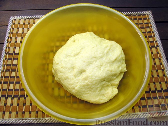 Фото приготовления рецепта: Медовые плюшки на сливках, с изюмом - шаг №7