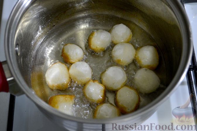 Фото приготовления рецепта: Мини-пончики на йогурте - шаг №9