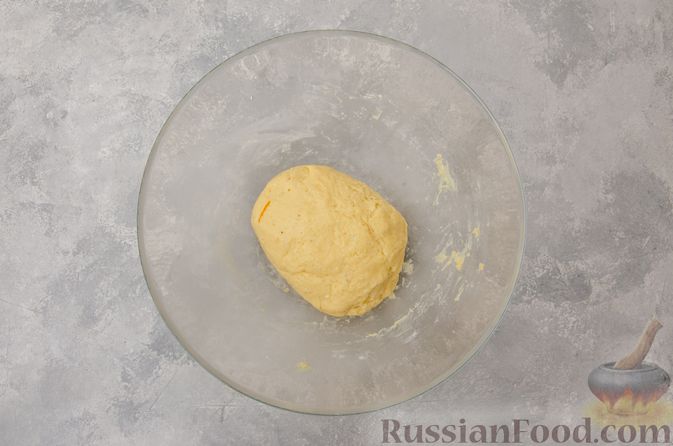 Фото приготовления рецепта: Творожное печенье с мёдом, цедрой и сахарной глазурью - шаг №6