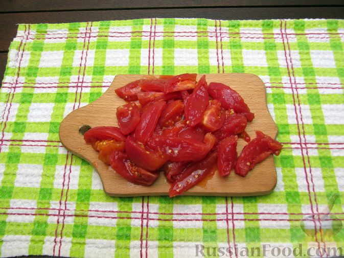 Фото приготовления рецепта: Стручковая фасоль, тушенная с консервированными помидорами - шаг №9