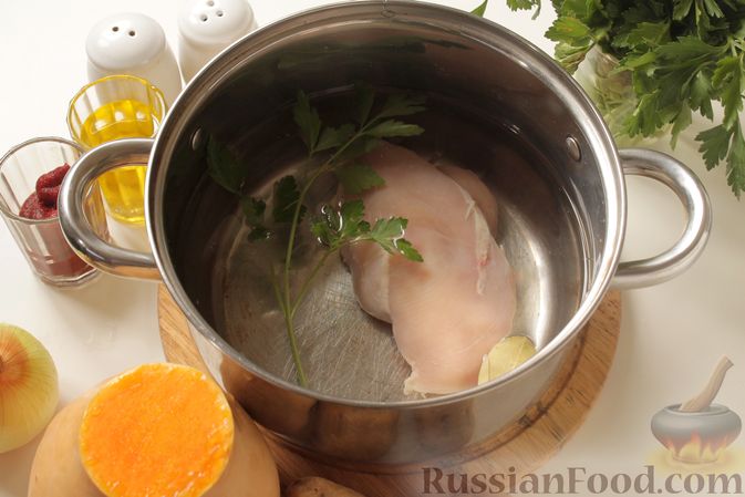 Фото приготовления рецепта: Борщ с курицей и тыквой - шаг №2