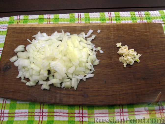 Фото приготовления рецепта: Щи из квашеной капусты с ребрышками и грудинкой - шаг №7