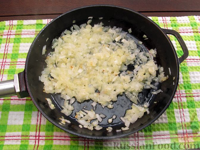 Фото приготовления рецепта: Щи из квашеной капусты с ребрышками и грудинкой - шаг №8