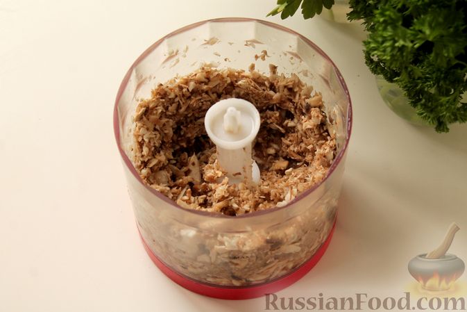 Фото приготовления рецепта: Мясные тефтели в томатно-грибном соусе - шаг №10