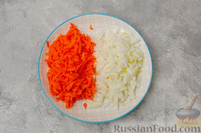 Фото приготовления рецепта: Постные вареники с пекинской капустой и морковью - шаг №2