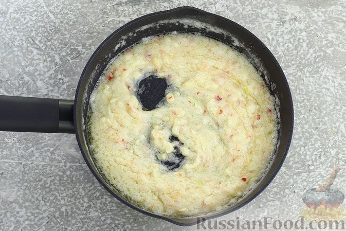 Фото приготовления рецепта: Суп с квашеной капустой, фасолью и охотничьими колбасками - шаг №14