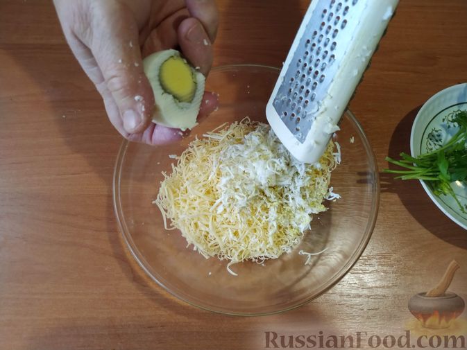 Фото приготовления рецепта: Сырная закуска на ананасовых кольцах - шаг №3