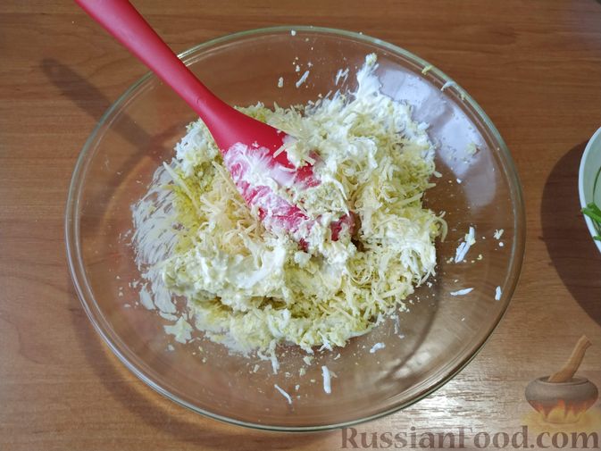 Фото приготовления рецепта: Сырная закуска на ананасовых кольцах - шаг №5