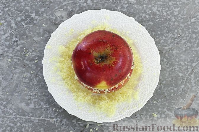 Фото приготовления рецепта: Яблоки с кукурузными палочками и карамелью из сгущенки - шаг №9